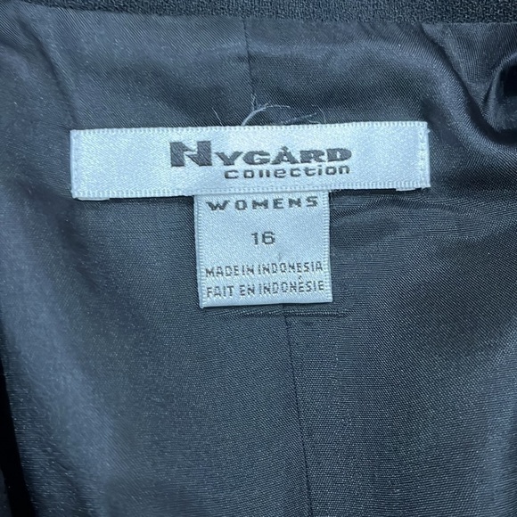 Nygard Blazer, Two Button, Size 16, EUC. - Picture 2 of 9
